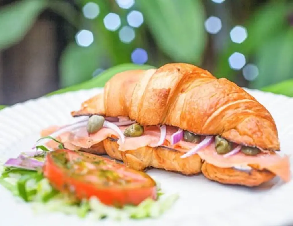 smoked-salmon-croissant.webp
