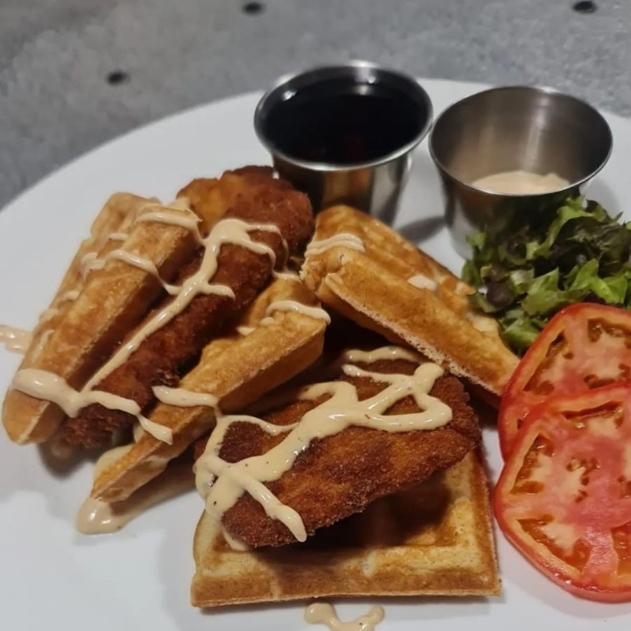 "The Classic Brunch" Chicken n Waffles 