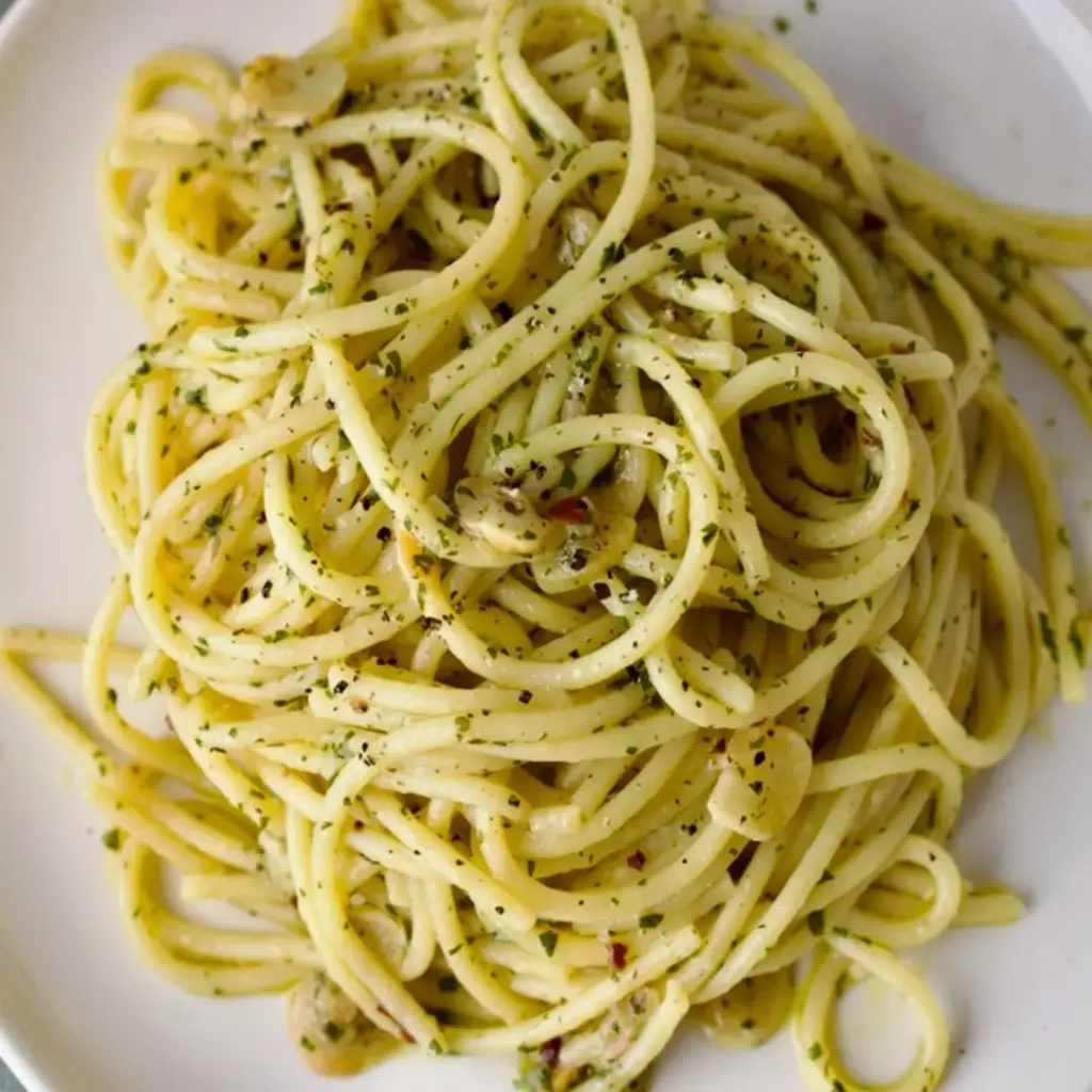 Aglio Olio E Peperoncino (Spicy) R (Fettuccine)