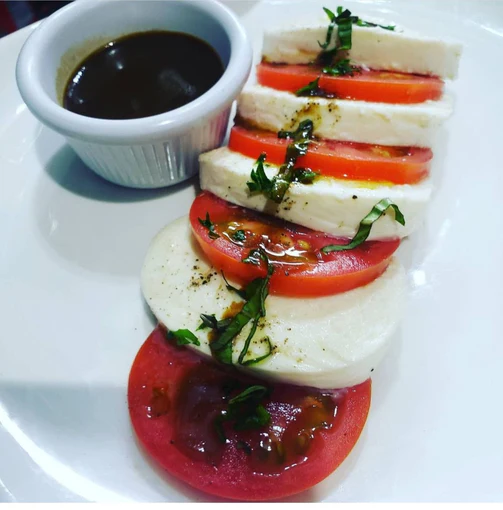 (C)Mozzarella Caprese 