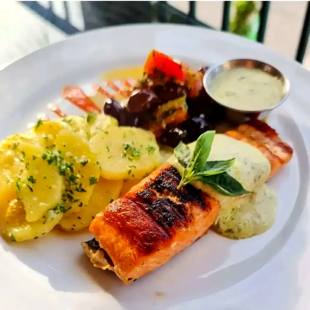 Charred Salmon Fillet with Creamy Pesto Sauce
