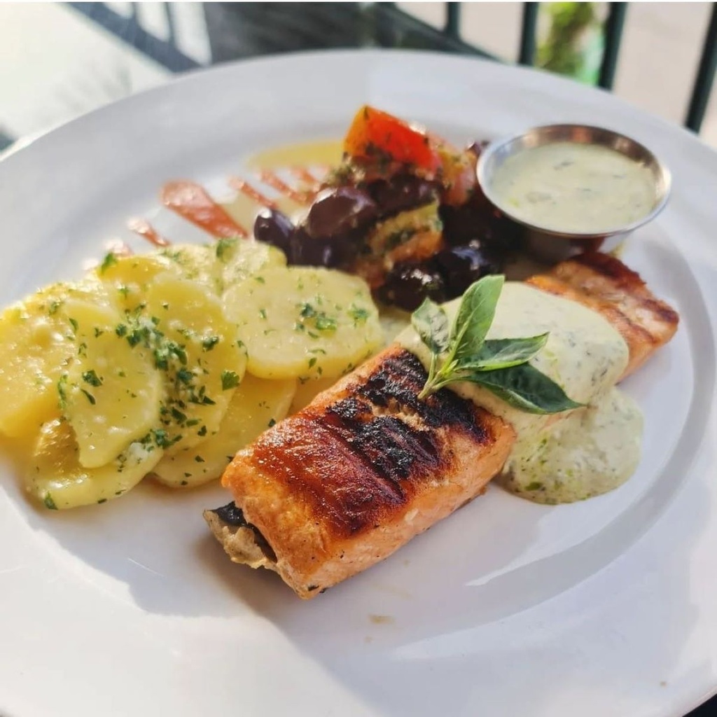 Charred Salmon Fillet with Creamy Pesto Sauce