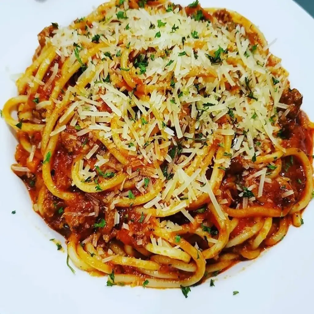 Pasta Bolognese (Fettuccine)