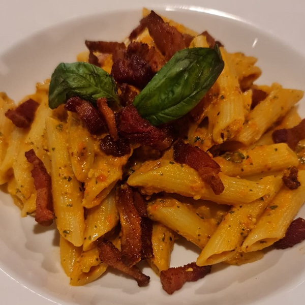 Pasta Red Pesto & Pancetta Pasta
