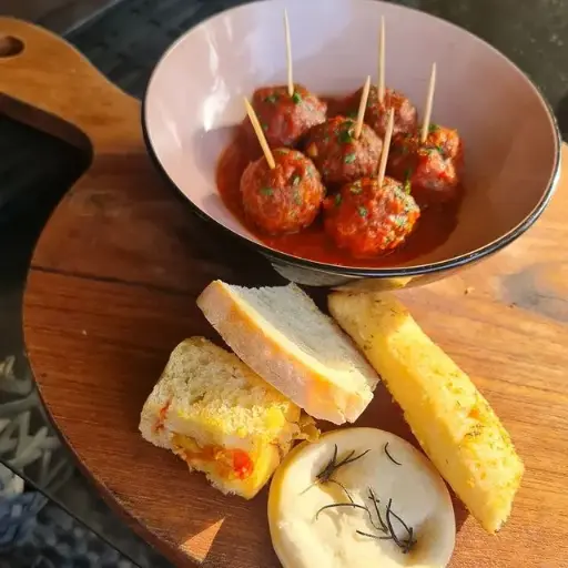 Mini Meatballs & Marinara Dip