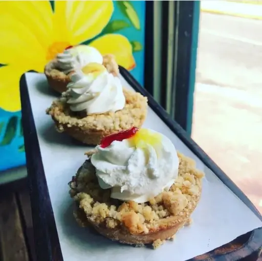 Apple Crumble Tart with Ice Cream